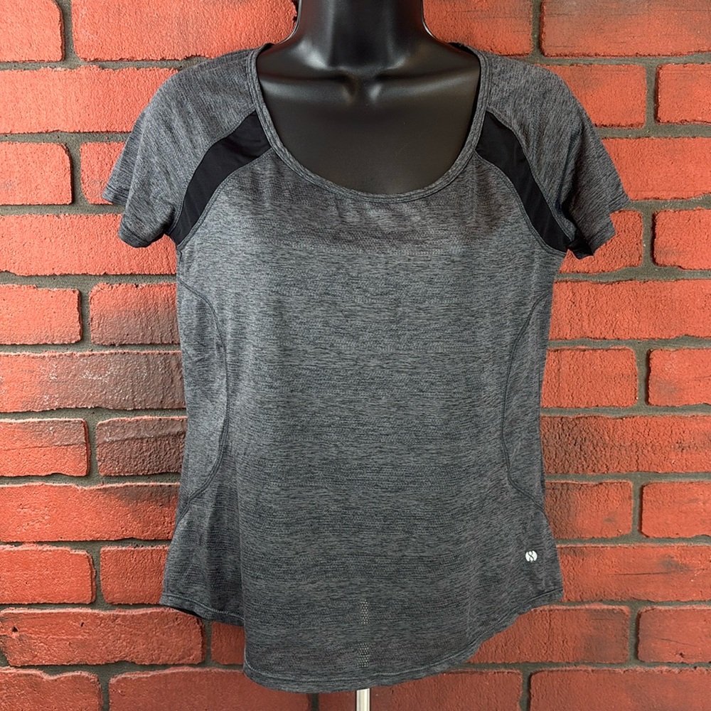 Layers Woman's XS Grey Activewear Top – Casual, Workout, Athletic‎